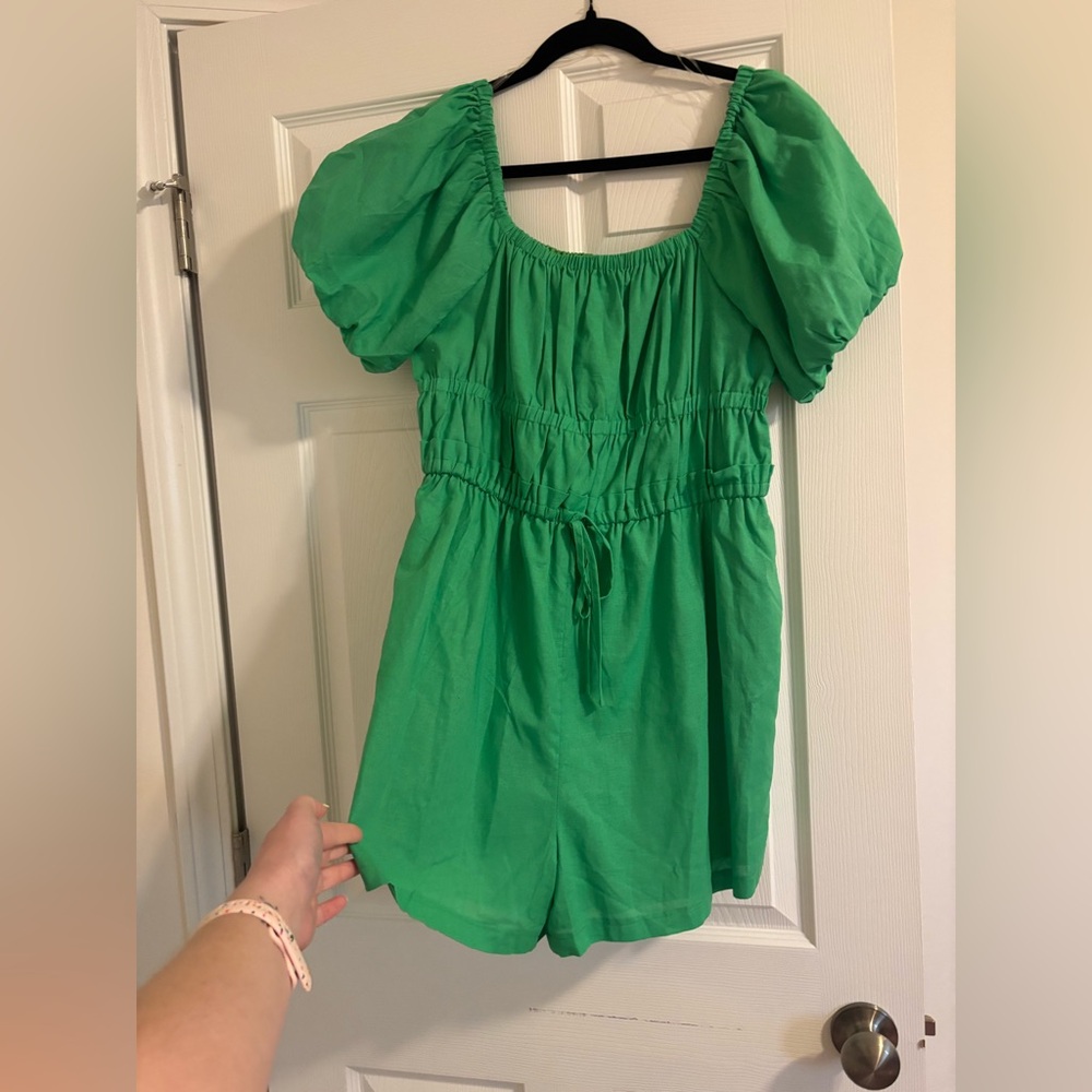 &merci NWOT Green Puff Sleeve Women's Romper